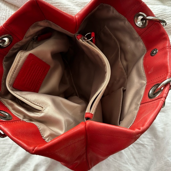 Vintage red leather COACH tote - Picture 12 of 15